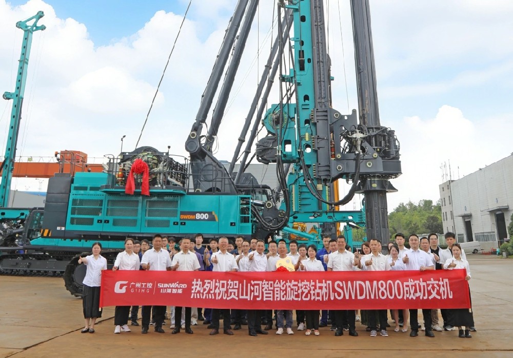 “破紀(jì)錄王者”再出征！山河智能SWDM800旋挖鉆機(jī)成功交機(jī)